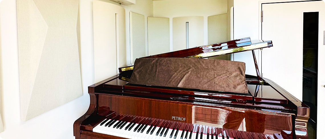 楽器（PETROFグランドピアノ）に合わせた音響セッティング
								